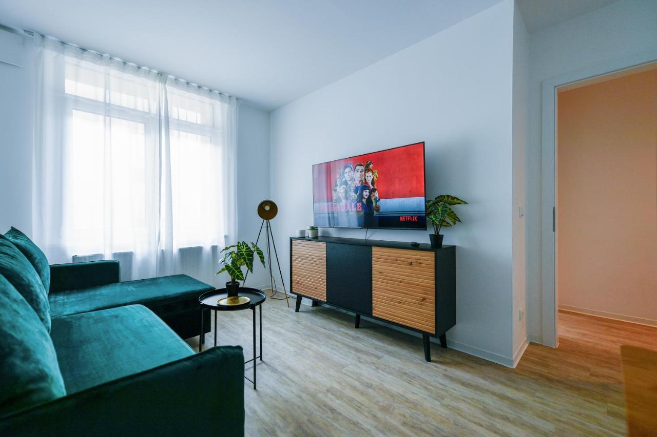 Ferienwohnungen Am Theater - Modern, Zentral Und Ruhig Mit Kueche, Waschtrockner, Netflix, Wlan Und Parkplatz- 2 Zimmer, 52 Qm Chociebuż Zewnętrze zdjęcie