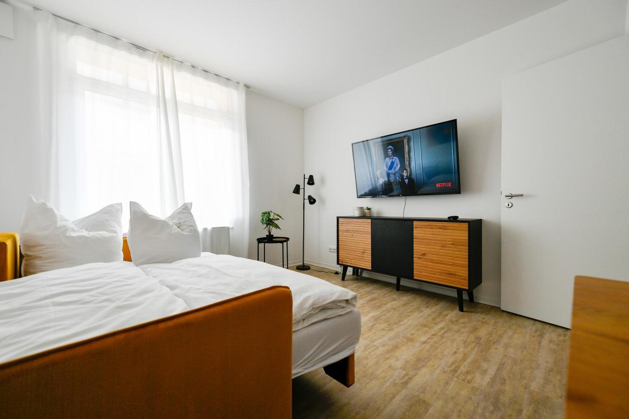 Ferienwohnungen Am Theater - Modern, Zentral Und Ruhig Mit Kueche, Waschtrockner, Netflix, Wlan Und Parkplatz- 2 Zimmer, 52 Qm Chociebuż Zewnętrze zdjęcie